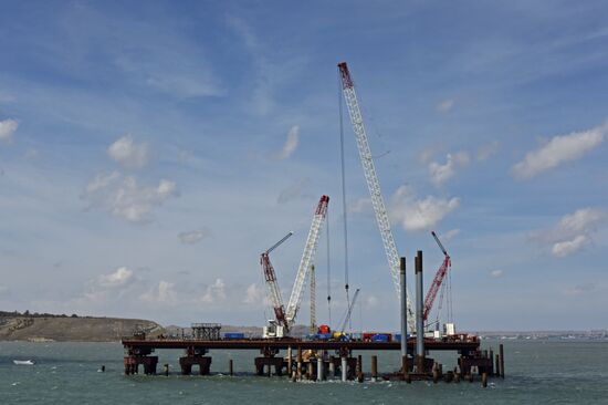 Kerch Strait bridge under construction in Crimea