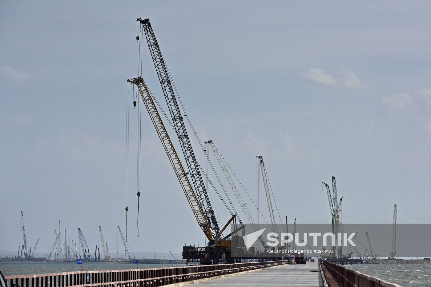 Kerch Strait bridge under construction in Crimea