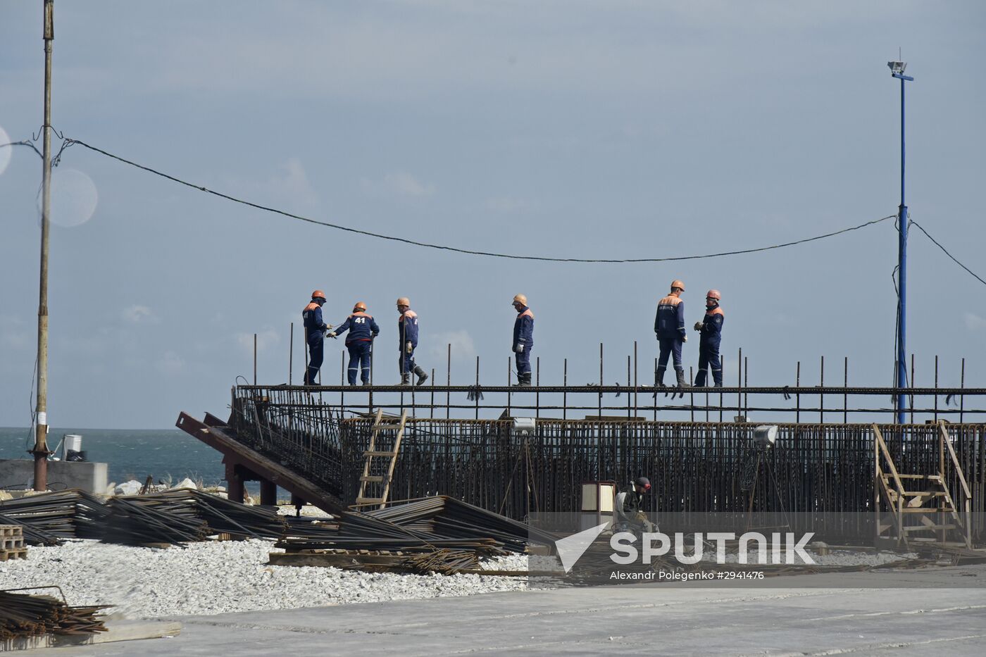Kerch Strait bridge under construction in Crimea