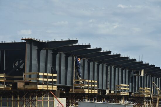 Kerch Strait bridge under construction in Crimea