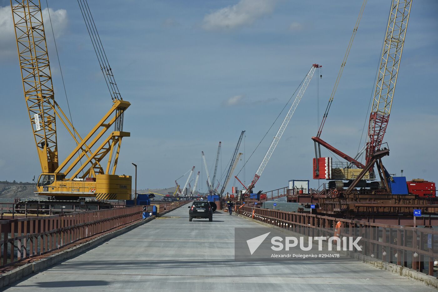 Kerch Strait bridge under construction in Crimea