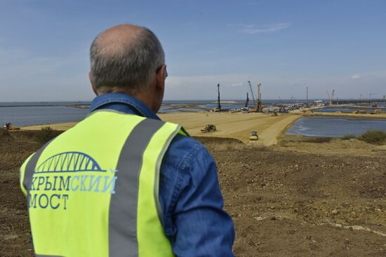 Kerch Strait bridge under construction in Crimea