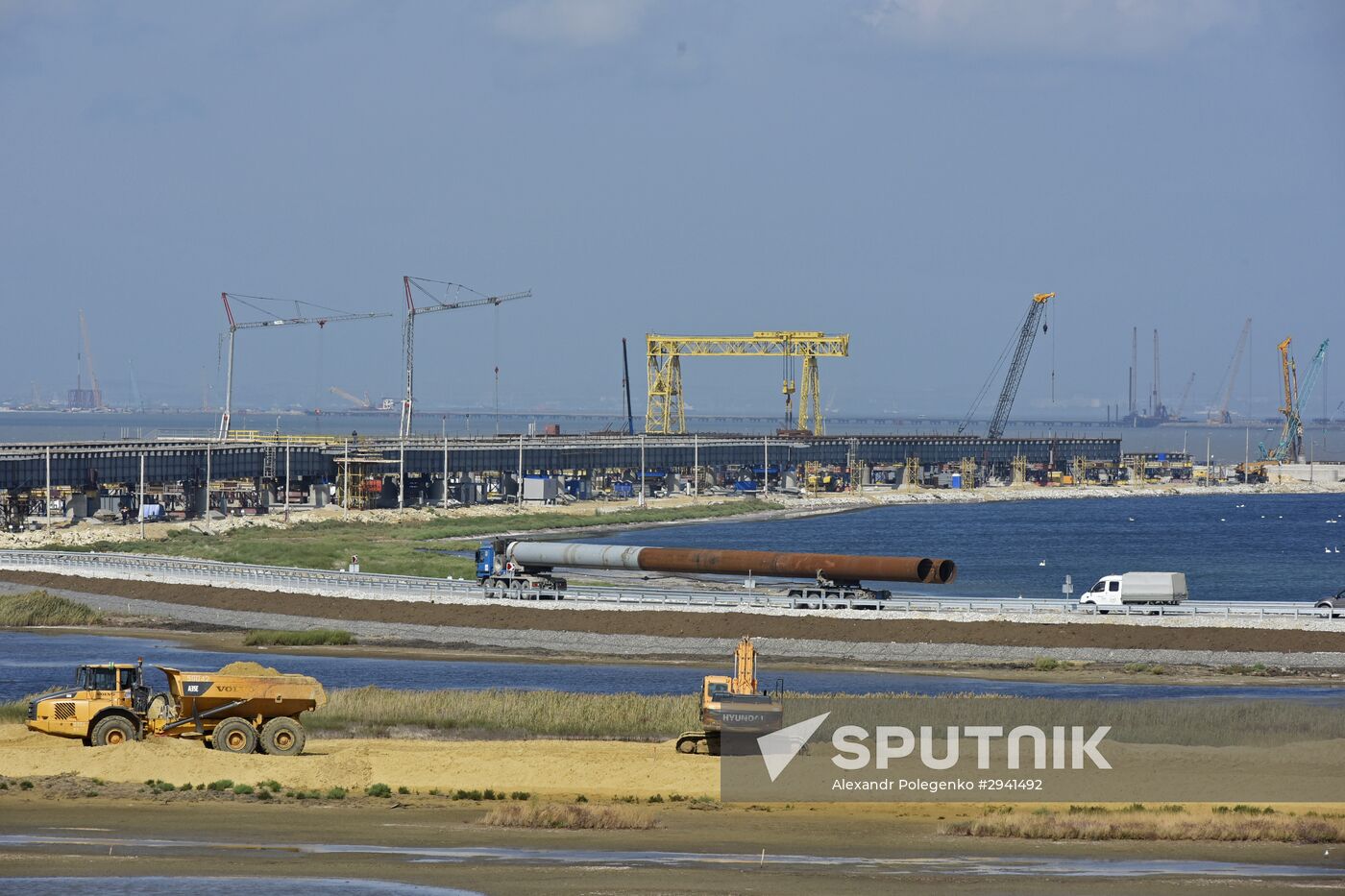Kerch Strait bridge under construction in Crimea