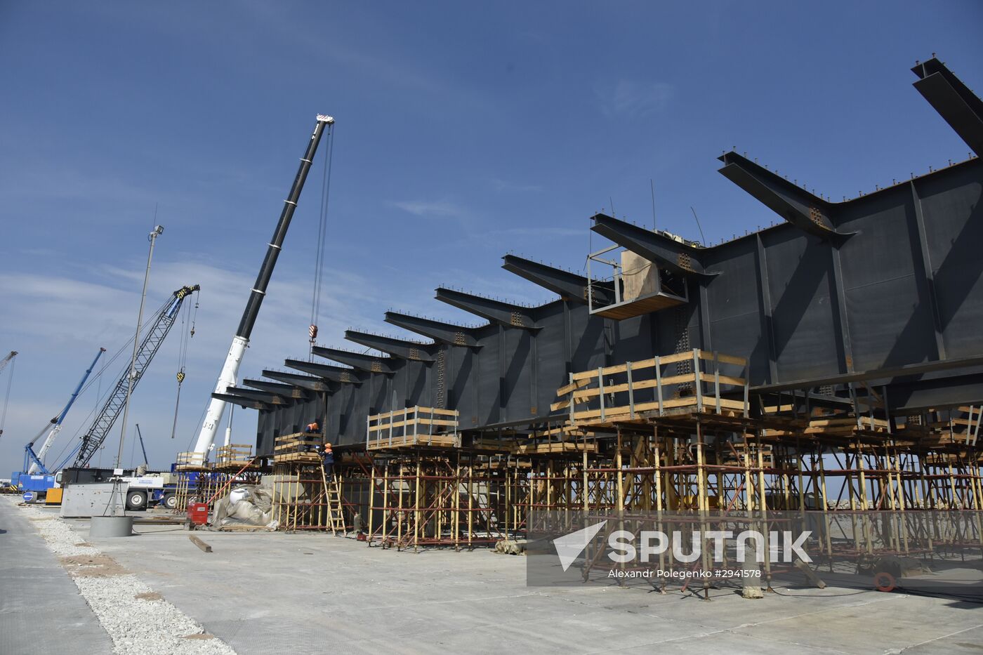 Kerch Strait bridge under construction in Crimea