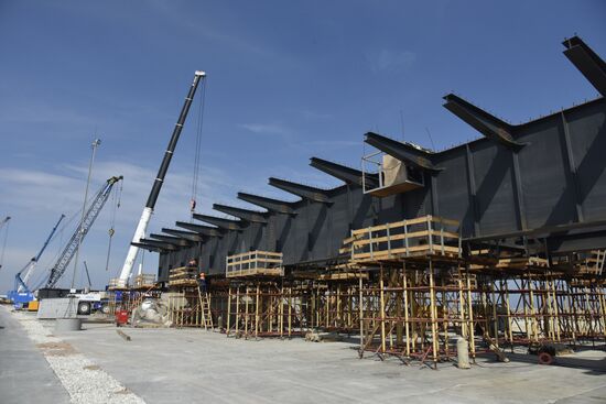 Kerch Strait bridge under construction in Crimea