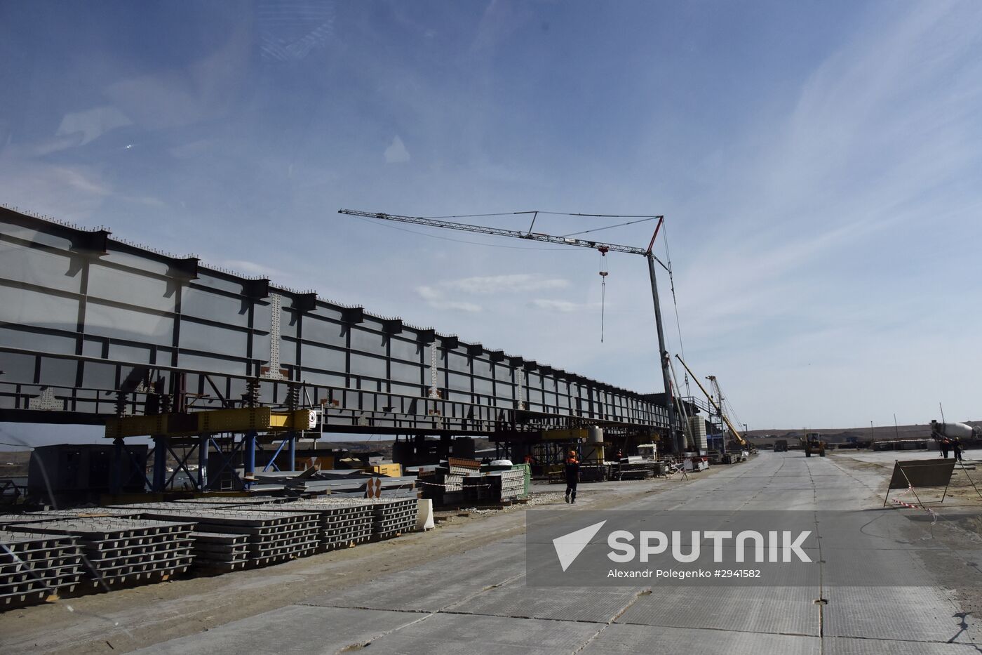 Kerch Strait bridge under construction in Crimea