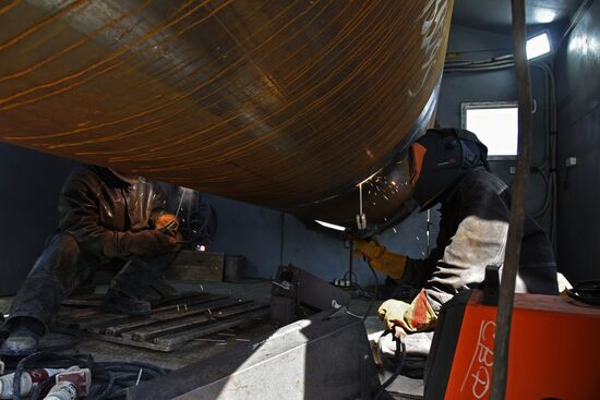 Kerch Strait bridge under construction in Crimea