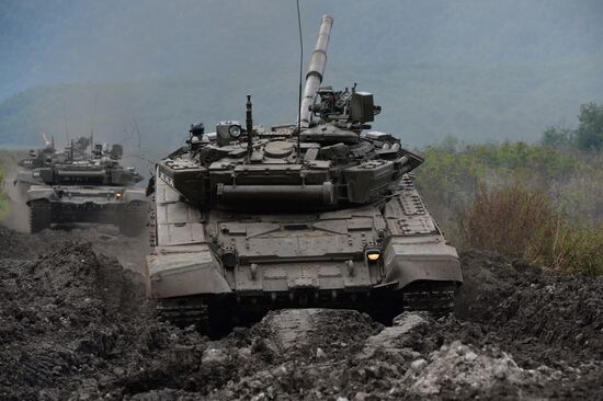 Southern Military District troops hold drills in North Caucasus