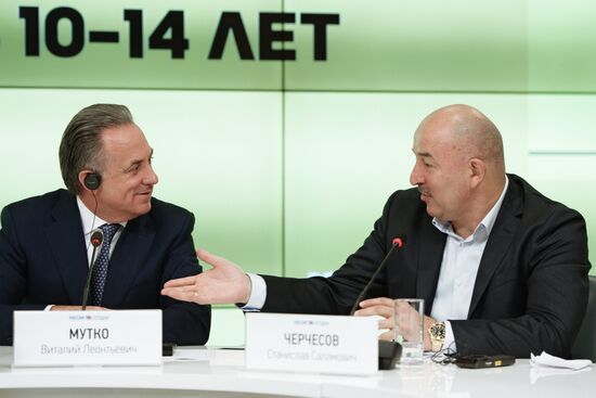 Presentation of training program for young football players in Russia
