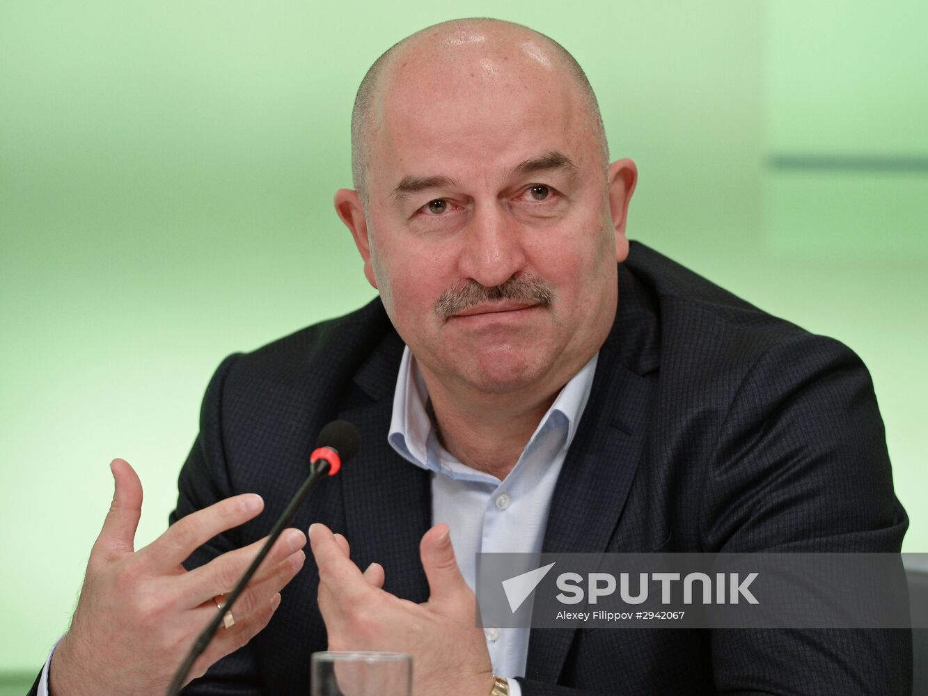 Presentation of training program for young football players in Russia