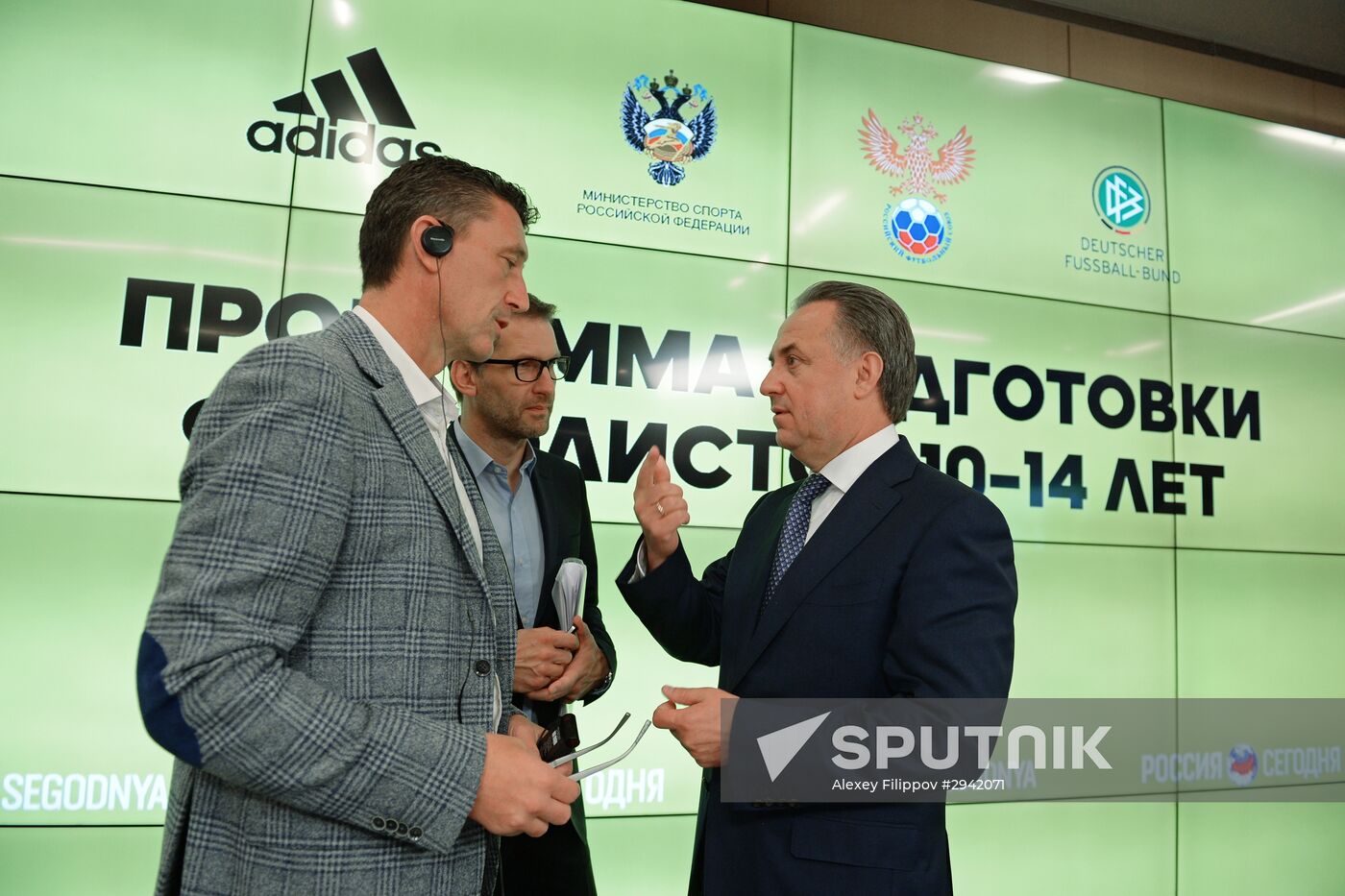 Presentation of training program for young football players in Russia