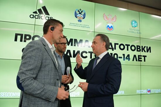 Presentation of training program for young football players in Russia