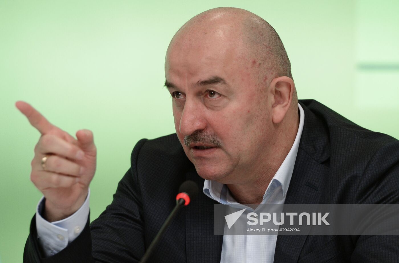 Presentation of training program for young football players in Russia