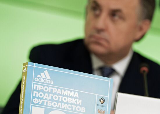 Presentation of training program for young football players in Russia