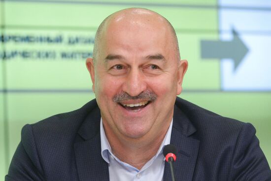 Presentation of training program for young football players in Russia