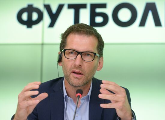 Presentation of training program for young football players in Russia