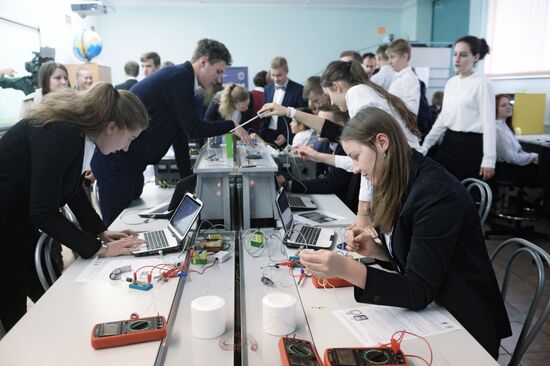Engineering class at Moscow school
