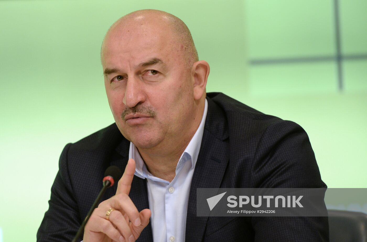 Presentation of training program for young football players in Russia