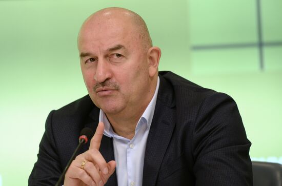 Presentation of training program for young football players in Russia