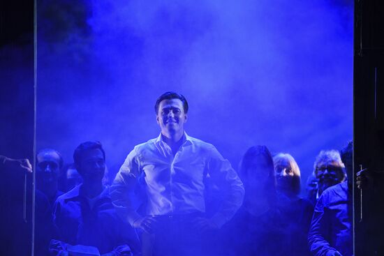 The Moscow Gubernsky (Provincial) Theatre	troop reunion before the start of a new season