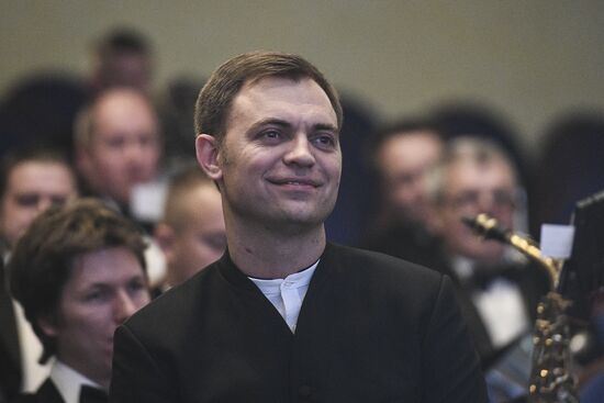 The Moscow Gubernsky (Provincial) Theatre	troop reunion before the start of a new season