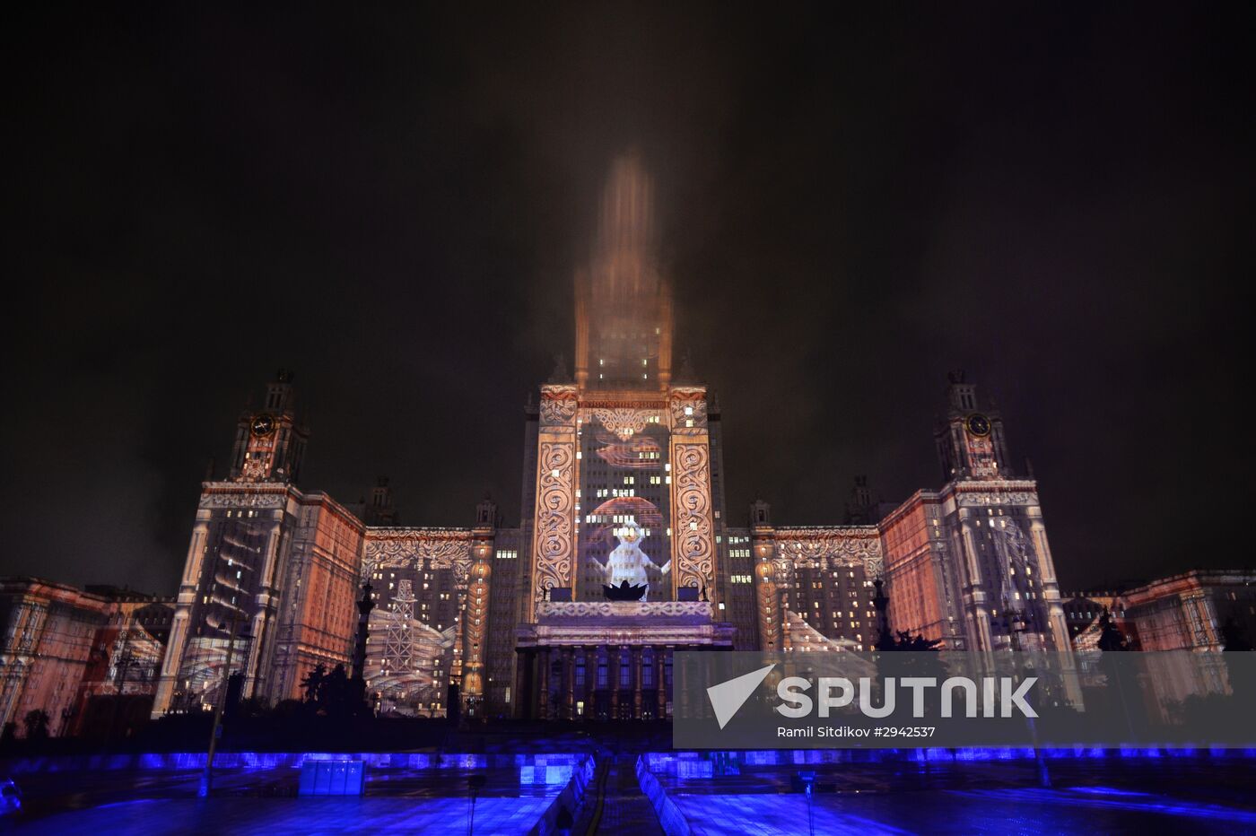 Rehearsal of multimedia show at 2016 Circle of Light Festival