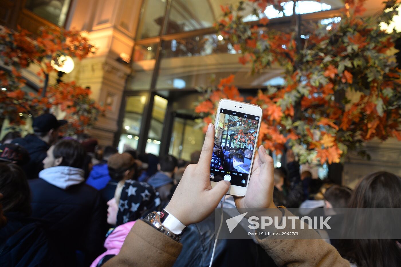 iPhone 7, iPhone 7 Plus go on sale