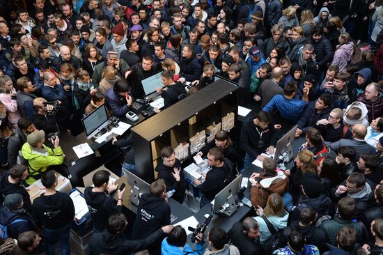 iPhone 7, iPhone 7 Plus go on sale
