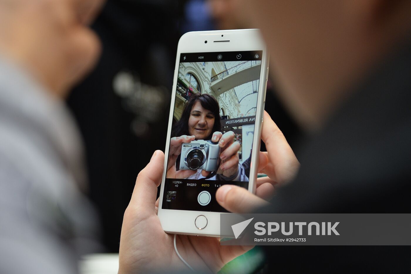 iPhone 7, iPhone 7 Plus go on sale