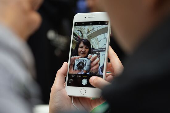 iPhone 7, iPhone 7 Plus go on sale