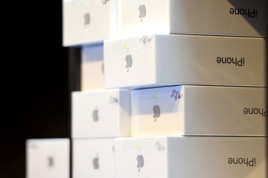 iPhone 7, iPhone 7 Plus go on sale