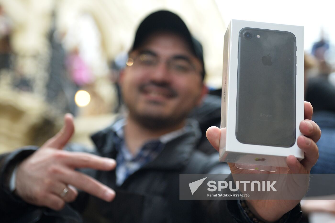 iPhone 7, iPhone 7 Plus go on sale