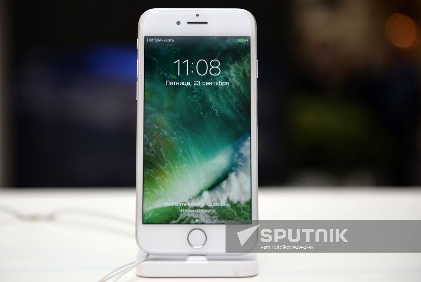 iPhone 7, iPhone 7 Plus go on sale