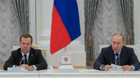 President Putin holds several meetings in the wake of the September 18 elections