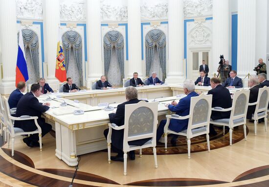 President Putin holds several meetings in the wake of the September 18 elections