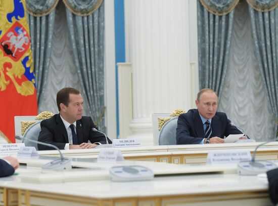 President Putin holds several meetings in the wake of the September 18 elections