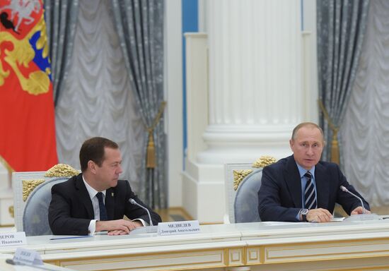 President Putin holds several meetings in the wake of the September 18 elections