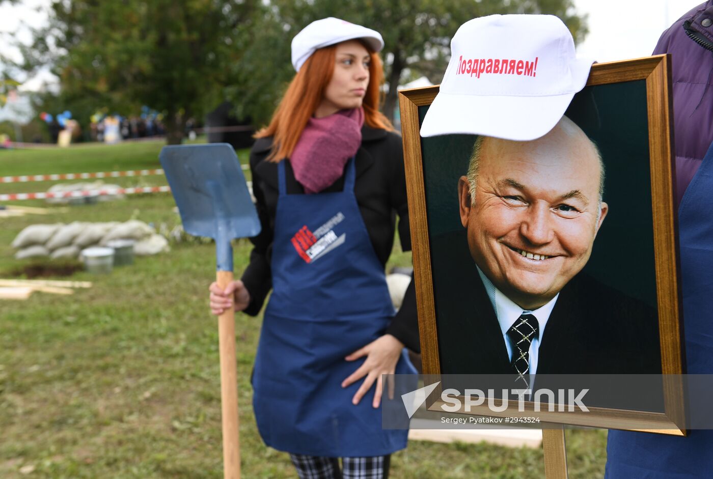 A day of voluntary work honoring former Moscow Mayor Yury Luzhkov