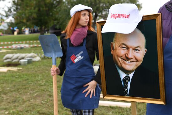A day of voluntary work honoring former Moscow Mayor Yury Luzhkov