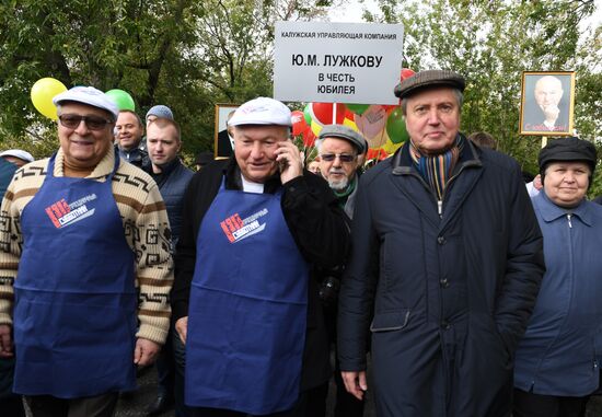 Clean-up effort in honour of ex-Moscow mayor Yuri Luzhkov