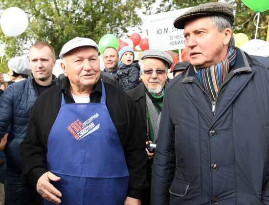 Clean-up effort in honour of ex-Moscow mayor Yuri Luzhkov