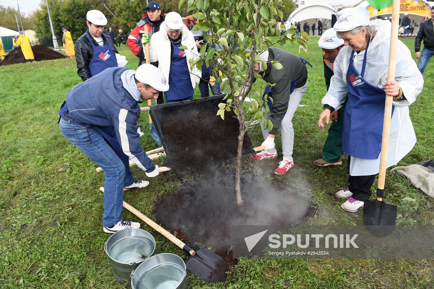 Clean-up effort in honour of ex-Moscow mayor Yuri Luzhkov