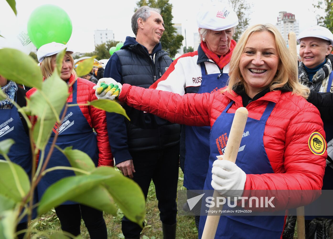 Clean-up effort in honour of ex-Moscow mayor Yuri Luzhkov