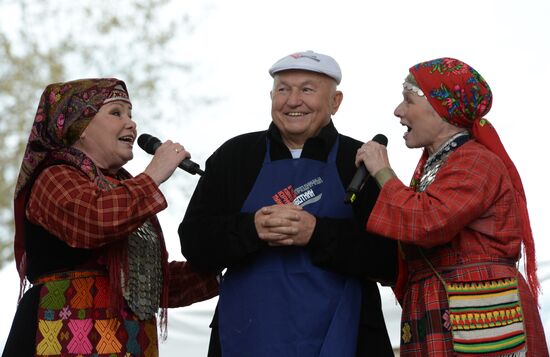 Clean-up effort in honour of ex-Moscow mayor Yuri Luzhkov