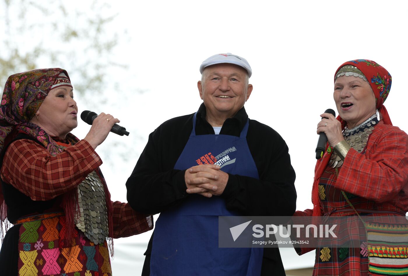 Saturday cleanup event in honor of ex-Moscow Mayor Yury Luzhkov