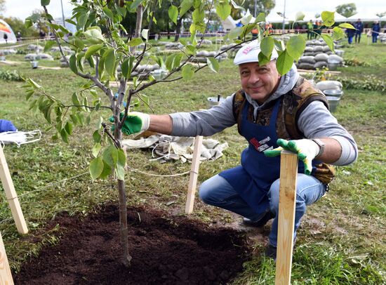 Clean-up effort in honour of ex-Moscow mayor Yuri Luzhkov