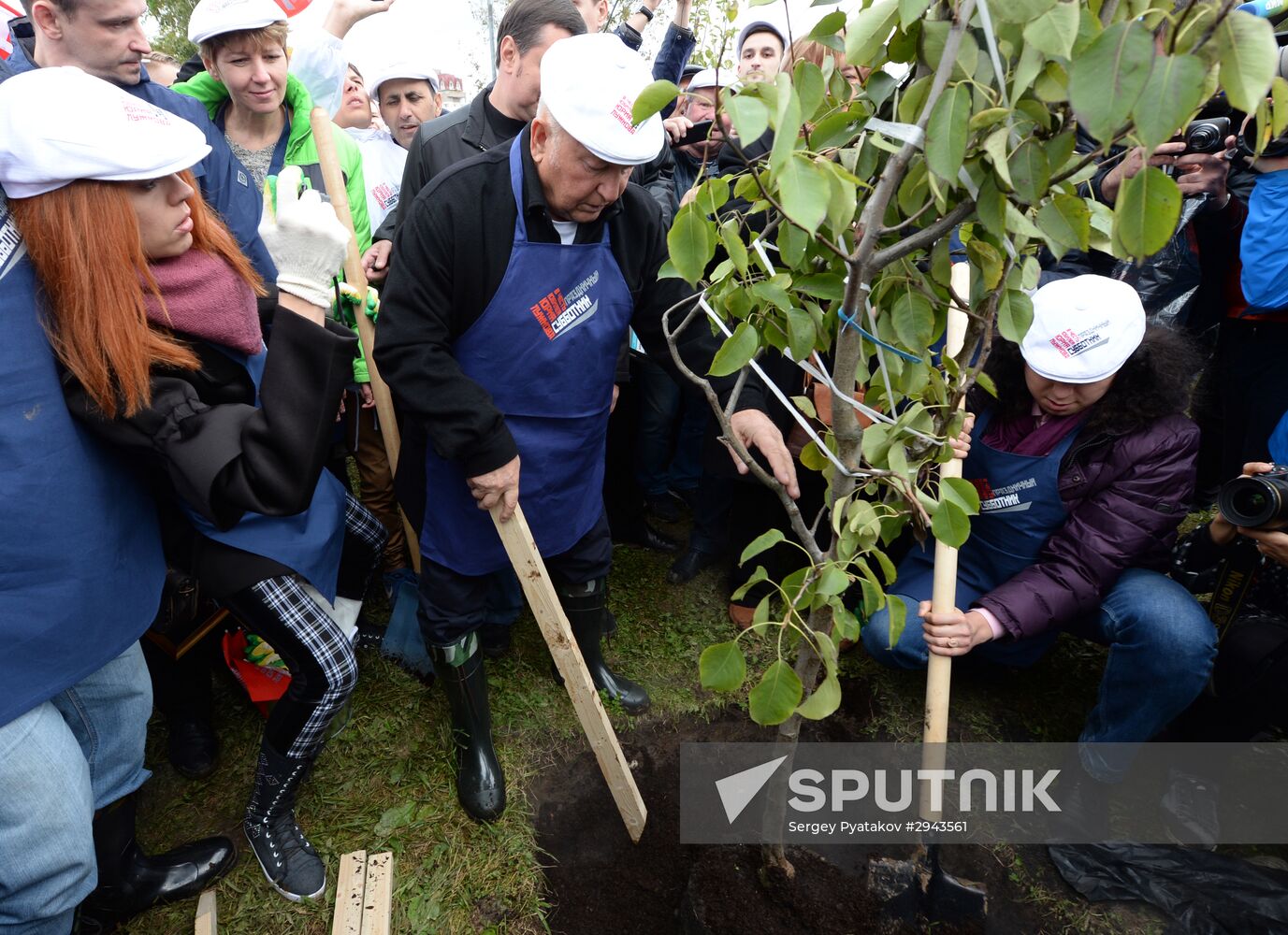 Clean-up effort in honour of ex-Moscow mayor Yuri Luzhkov