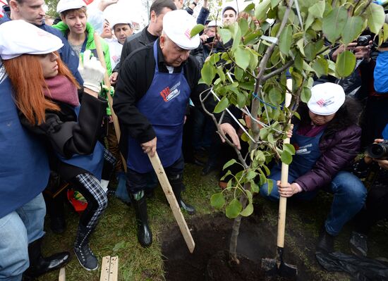 Clean-up effort in honour of ex-Moscow mayor Yuri Luzhkov