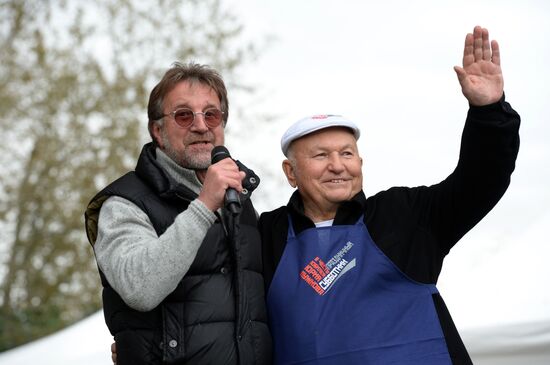 Clean-up effort in honour of ex-Moscow mayor Yuri Luzhkov