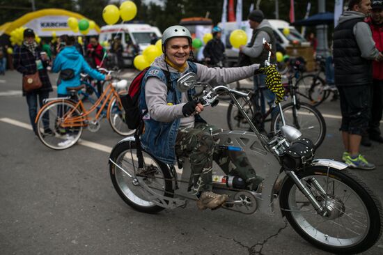 Fall cycling parade in Moscow